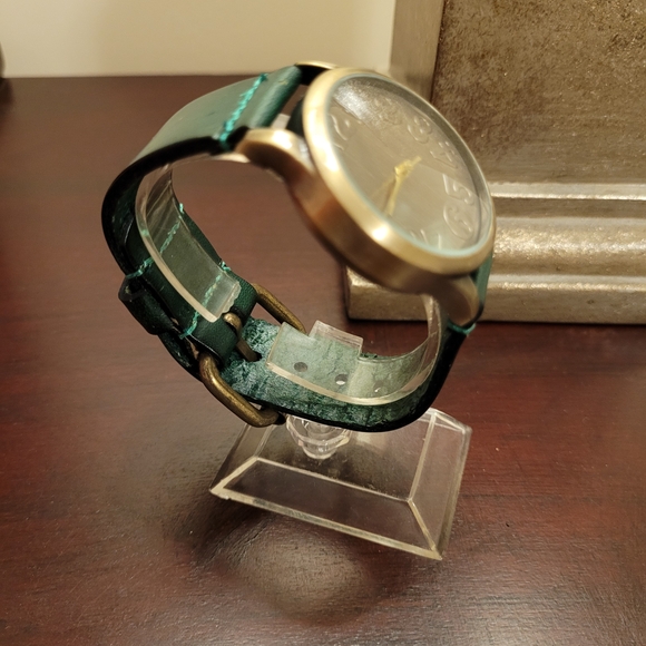 Brand New Vintage Style Unisex Watch with Green Leather Strap - Picture 3 of 7